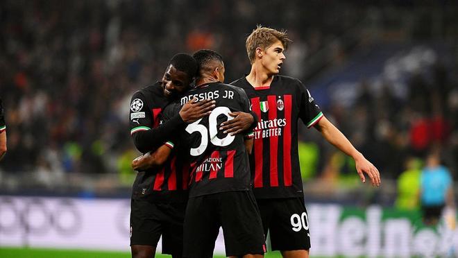 巴特萨吉感谢球迷支持，庆祝球队重要胜利（巴特萨吉向球迷致谢，欢庆球队关键胜利）