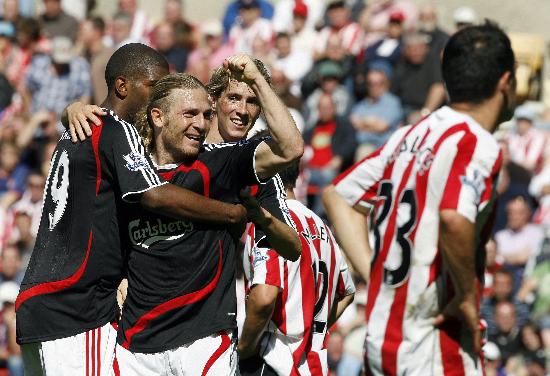 记者：世界杯抽签仪式开始前，大力神杯已经抵达华盛顿（记者：抽签仪式未启，大力神杯已抵华盛顿）