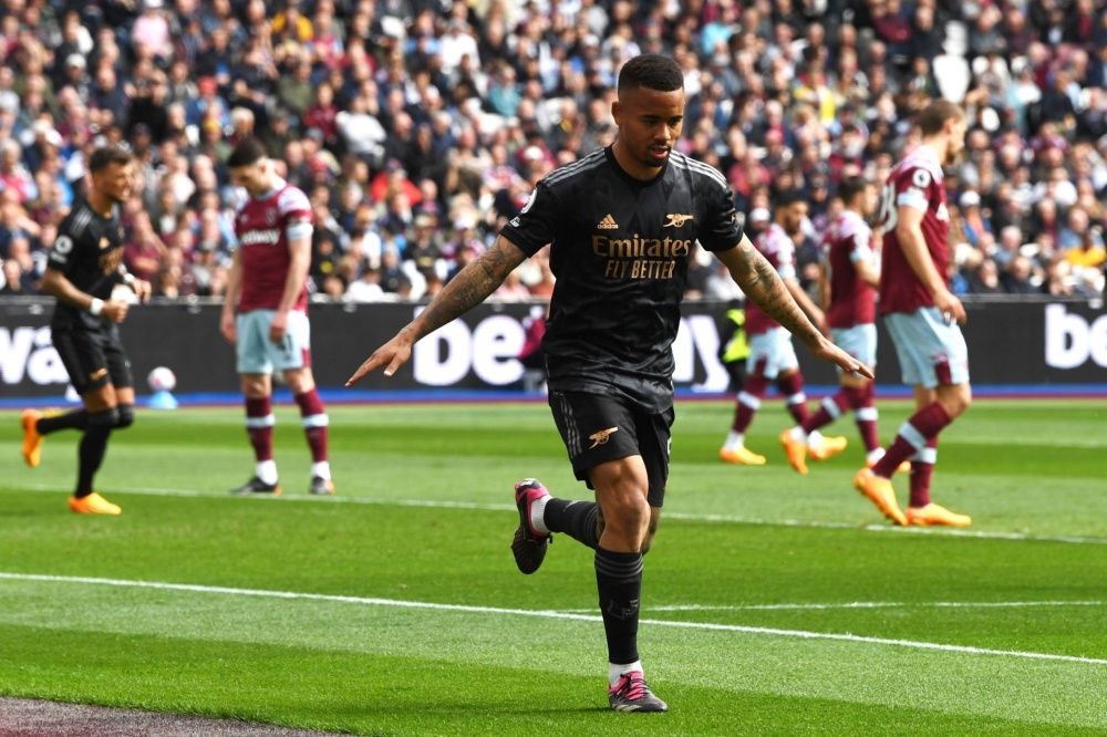 广东男篮防守反击轻取上海（广东男篮依靠防守反击轻松击败上海）