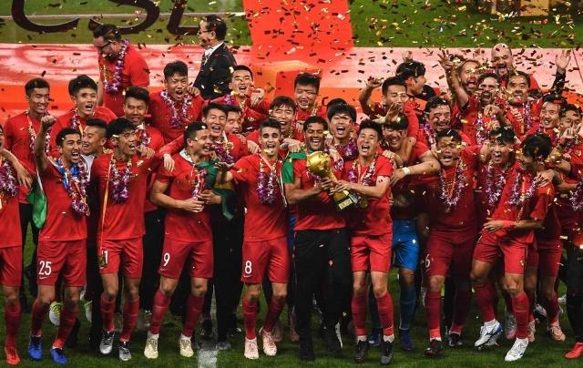 二人都是脖子以下世界级，巴神问题不在脖子以上，内马尔问题脖子上、下都有（两人皆属“脖子以下”世界级：巴神问题不在头脑，内马尔则头脑与赛场层面皆有隐忧）